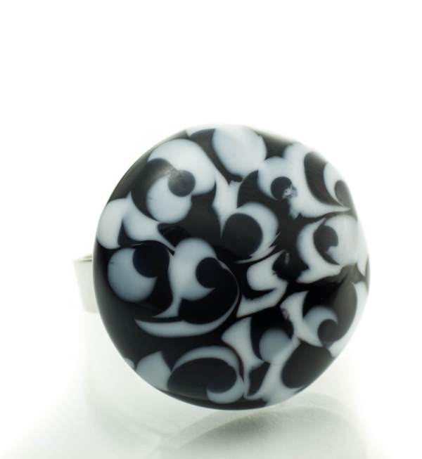 Prsten Crno bijela distorzija